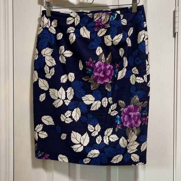 Ann Taylor Skirt, size 6 Petite - Picture 3 of 6